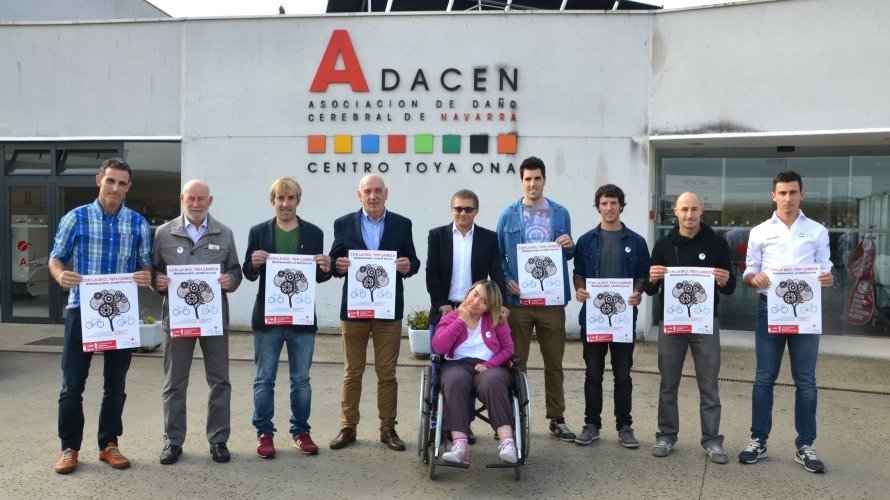 Presentación de la campaña de Adacen para promover el uso del casco con motivo del Día del Daño Cerebral.