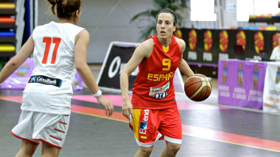 María Asurmendi con la camiseta de la selección española.