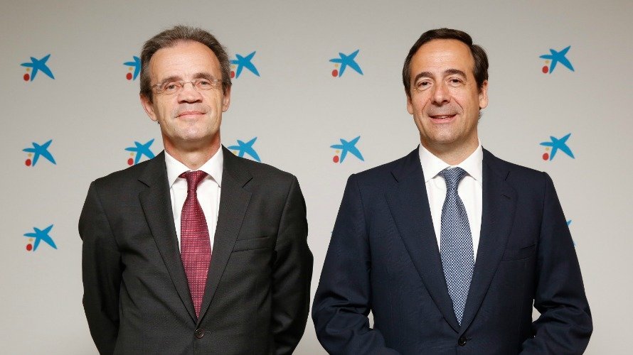 El presidente de CaixaBank Jordi Gual y el consejero delegado de la entidad, Gonzalo Gortázar.
