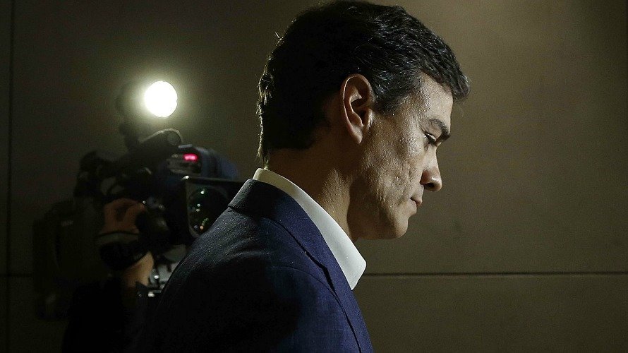 Pedro Sánchez renuncia a su escaño como diputado y no votará en la investidura de Rajoy. EFE