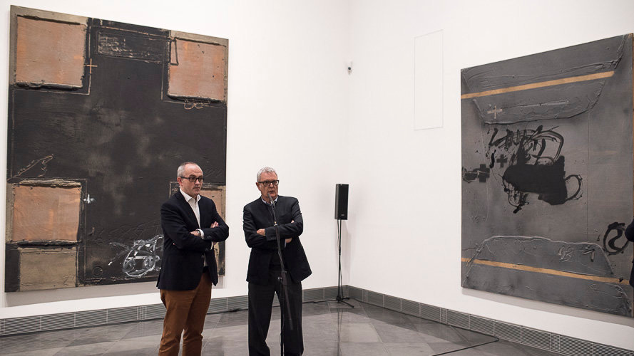 Presentación de tres obras de Tàpies en la sala dedicada al artista en el Museo Universidad de Navarra. PABLO LASAOSA 02