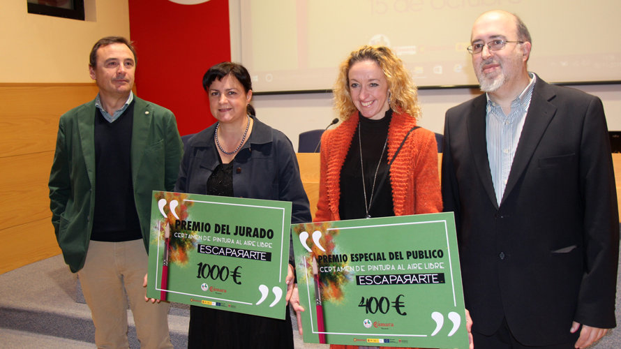 Ganadoras del certamen pictórico EscaparArte, organizado por la Asociación del Casco Antiguo y la Cámara Navarra de Comercio.