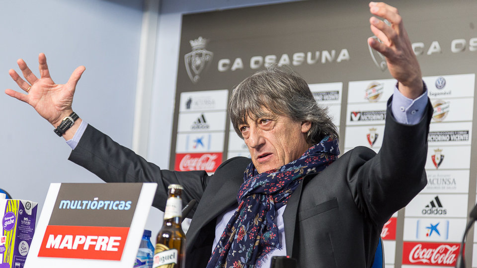 Rueda de prensa de Enrique Martín Monreal en la que se ha despedido como entrenador de Osasuna (36). IÑIGO ALZUGARAY