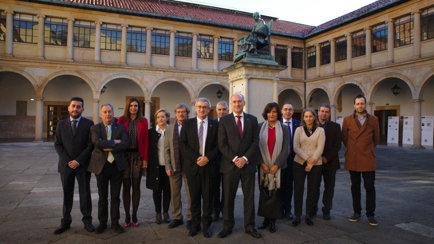 Foto de grupo de la Comisión Sectorial de Ordenación Académica G9 reunida en Oviedo.