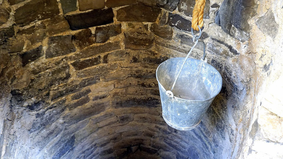 Imagen de un pozo antiguo empleado para la extracción de agua. ARCHIVO