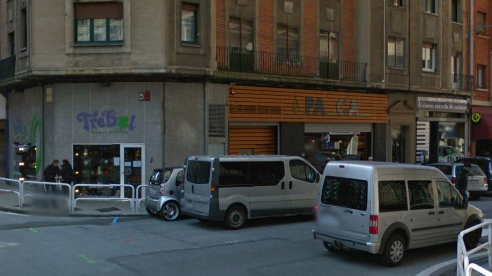 Tramo de la calle Paulino Caballero de Pamplona en la que un joven de 19 años ha sido apuñalado por un menor de edad.