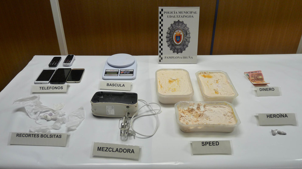 Material incautado a dos detenidos en Pamplona por el tráfico de droga. POLICÍA MUNICIPAL