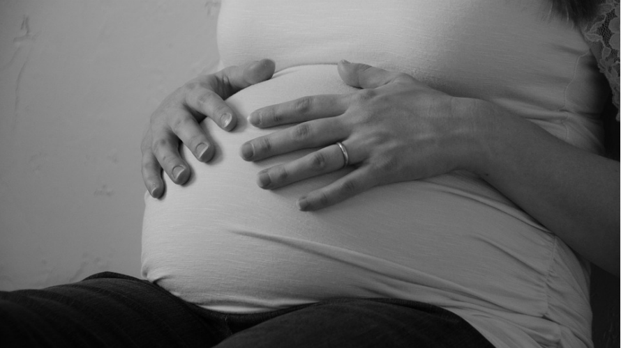Una foto de una mujer embarazada. ARCHIVO