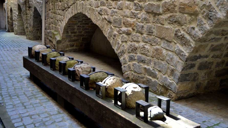 Restos de la muralla medieval en la belena de Portalapea. AYUNTAMIENTO