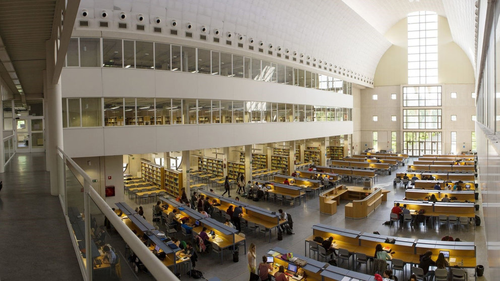 Biblioteca de la Universidad Pública de Navarra, UPNA, en el campus de Arrosadía