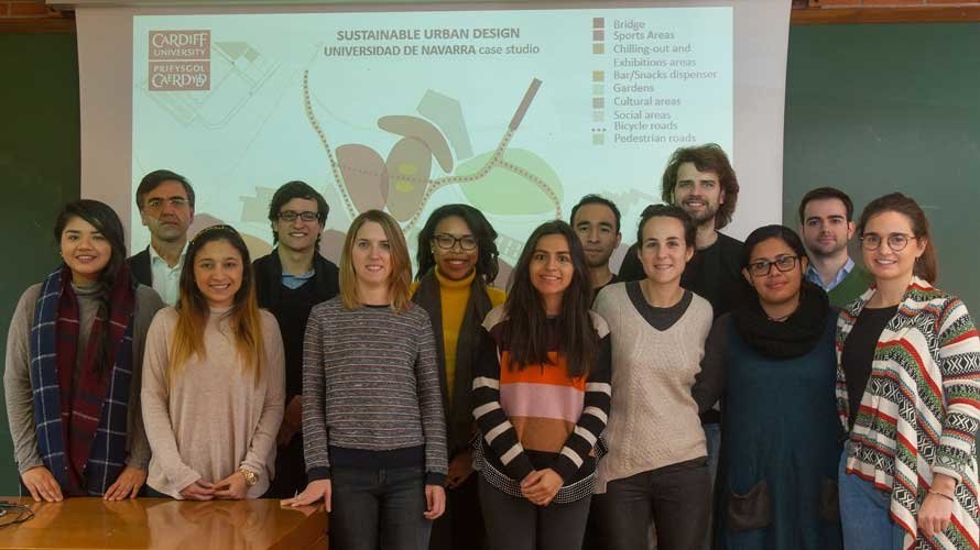 Algunos alumnos del Máster de Diseño y Gestión Ambiental de Edificios (MDGAE) de la Universidad de Navarra.