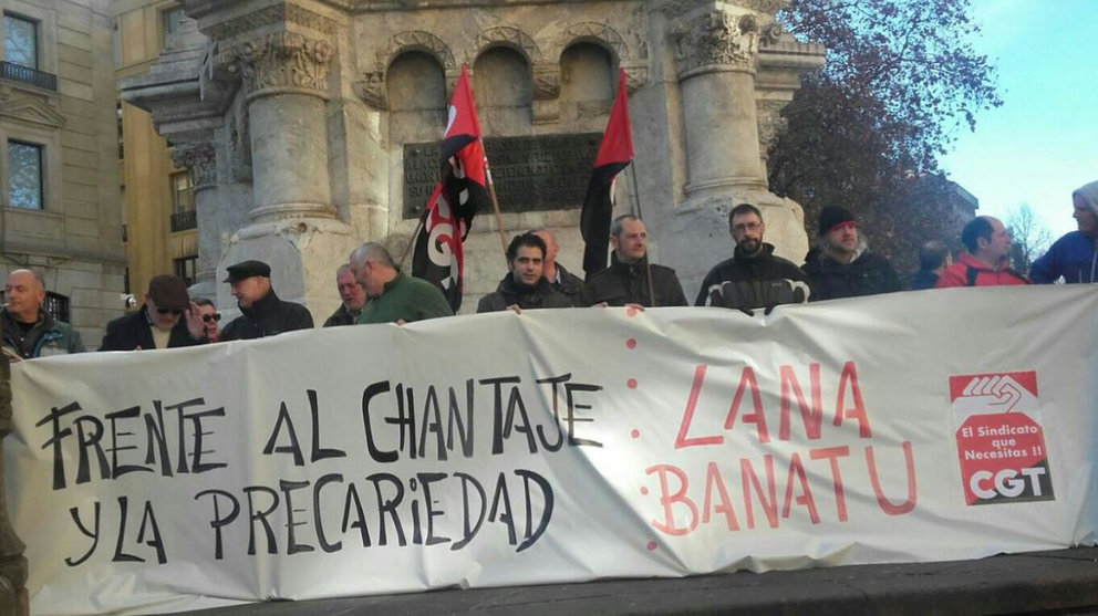 Concentración del sindicato CGT en el Paseo Sarasate de Pamplona reclamando un trabajo más digno TWITTER CGT NAVARRA