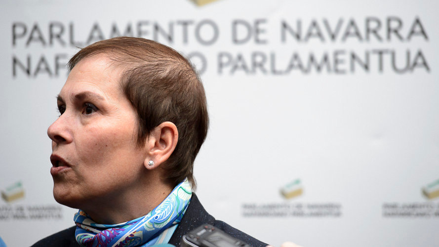 La presidenta del Gobierno de Navarra, Uxue Barkos, interviene en el Parlamento de Navarra. PABLO LASAOSA 01