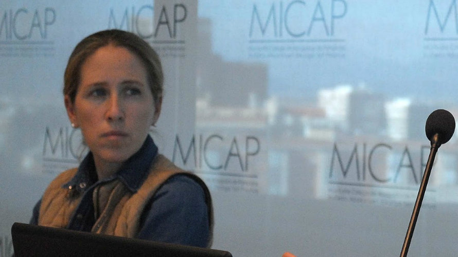 La abogada Silvia Sánchez durante una conferencia del Muy Ilustre Colegio de Abogados de Pamplona. MICAP