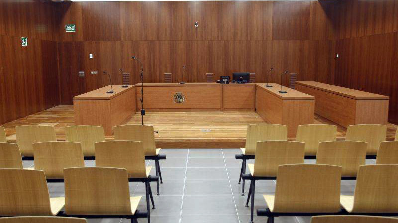 Sala de vistas en el juzgado.