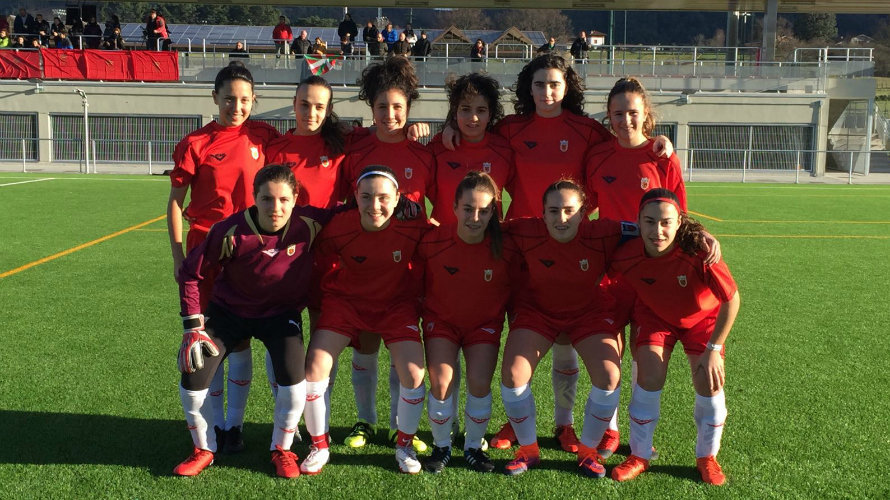 Selección navarra femenina de fútbol sub-18 en Lezama.