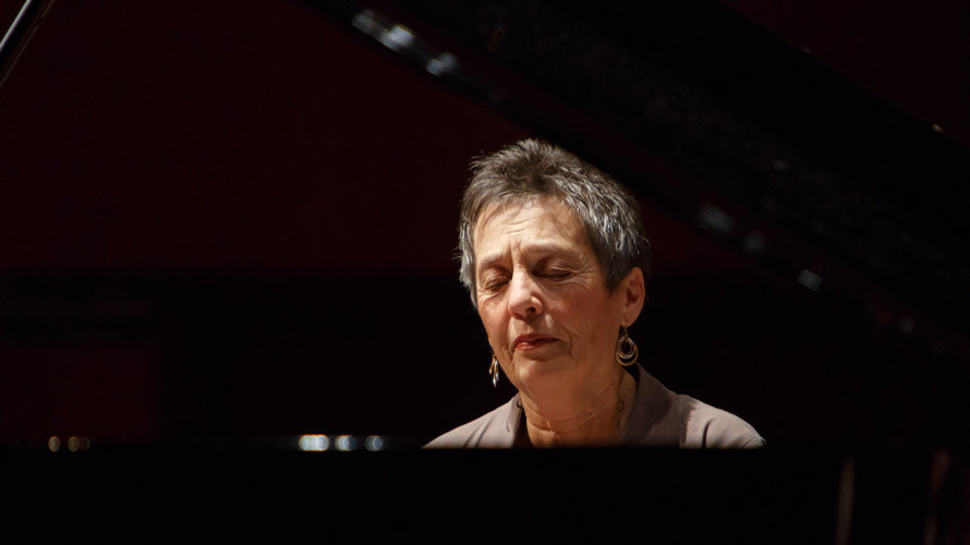 La pianista portuguesa, Maria João Pires, en su interpretación en Baluarte dentro de la gira que comparte con la Scottish Chamber Orchestra. (2)