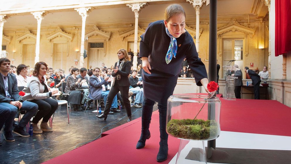 La presidenta de Navarra, Uxue Barkos, en el homenaje a víctimas de 'motivación política'. GOBIERNO DE NAVARRA