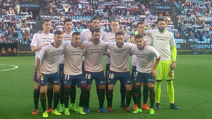 Los jugadores de Osasuna, en Balaídos.