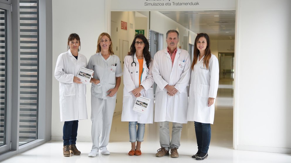 Equipo de CHN y Navarrabiomed que ha elaborado la guía para pacientes en tratamiento de radioterapia en cabeza y cuello.