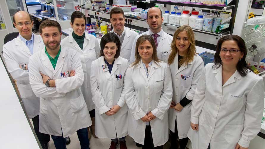 El Dr. Vicent (centro) junto con su equipo del CIMA y de la Clínica Universidad de Navarra.