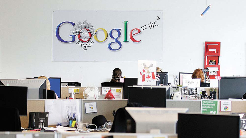 Imagen de varios trabajadores en una de las oficinas de la compañía Google GOOGLE