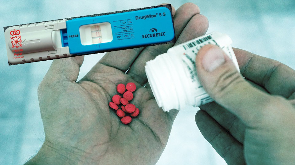 El test positivo de droga de un conductor en Peralta sobre una imagen de una persona con un bote de pastillas