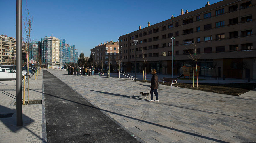 Miembros de la Comisión y la gerencia de Urbanismo del Ayuntamiento de Pamplona visitan la nueva urbanización del sur de la Milagrosa. PABLO LASAOSA 04