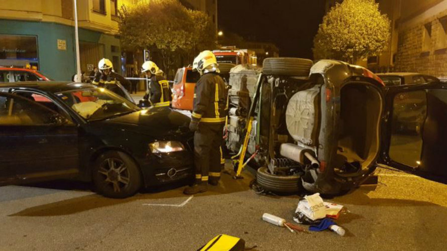 Choque entre dos vehículos en la calle Amaya de Pamplona BOMBEROS DE NAVARRA