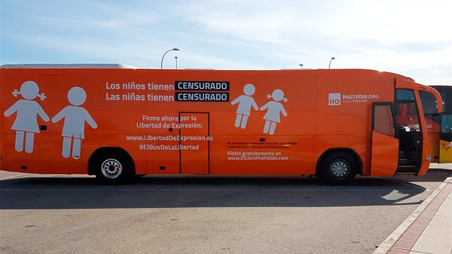 El nuevo autobús de HazteOir que ya ha comenzado a recorrer las calles de Madrid y visitará también Pamplona.jpg