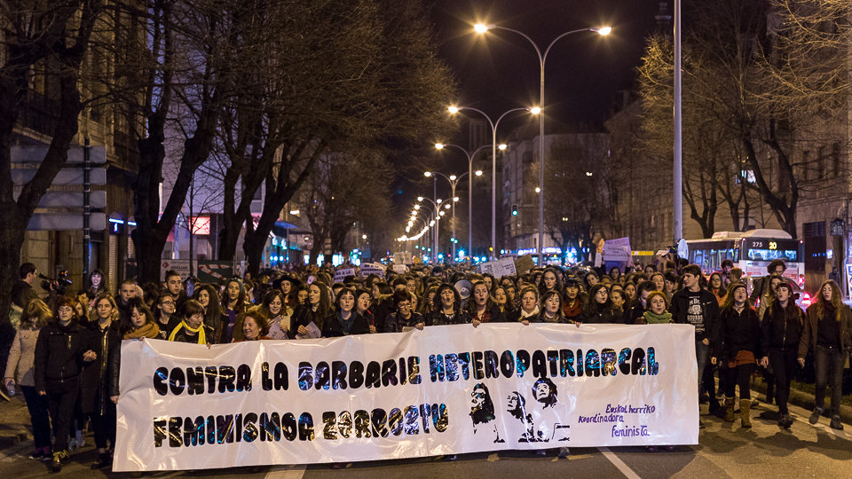 Manifestación convocada por la Coordinadora Feminista de Euskal Herria, que integra grupos, colectivos y organizaciones que trabajan en el ámbito de la mujer en Navarra (26). IÑIGO ALZUGARAY