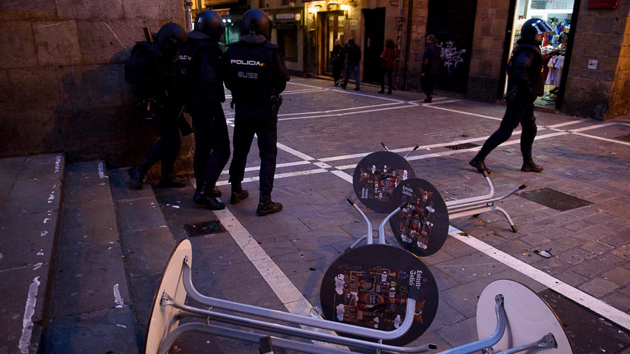 Violencia callejera en Pamplona tras una manifestación convocada por la izquierda abertzale llamando a la _autodefensa ante la represión_. PABLO LASAOSA 13