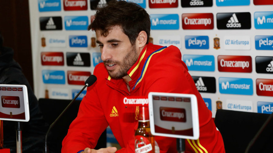 Javi Martínez en rueda de prensa con la selección española. Foto Sefútbol.