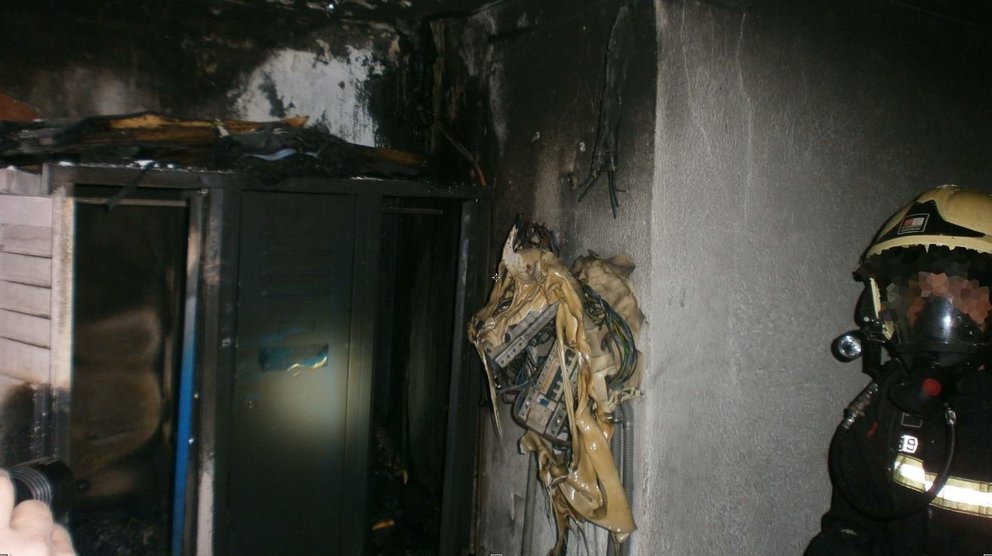 El incendio en el almacén del Bar Manolo de Pamplona, situado en la calle Santa Engrancia, que ha obligado a desalojar a los vecinos CEDIDA 3