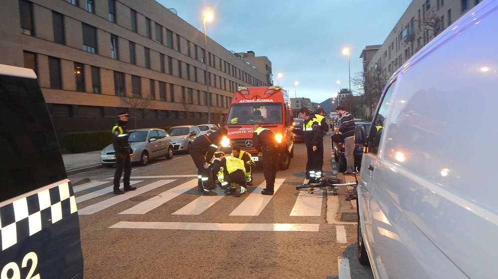 Trasladan al hospital a una ciclista atropellada en la calle Sáenz de Oiza, en Pamplona POL MUNICIPAL
