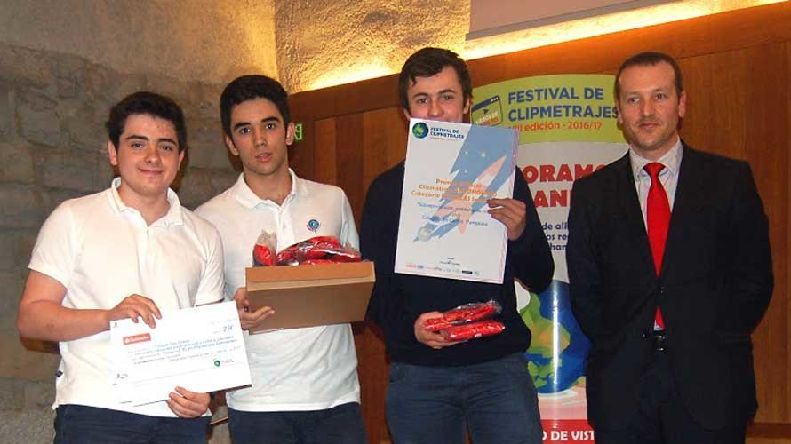 Los alumnos de San Cernin ganan el concurso de cortos de Manos Unidas con “Sobreproducción problema de todos”. MANOS UNIDAS