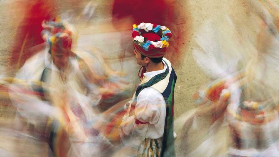 Baile ancestral de los Bolantes franceses en Valcarlos. ARCHIVO