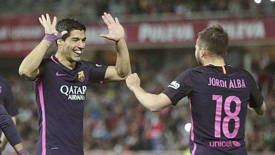 Luis Suárez y Alba celebran un gol. Lfp.