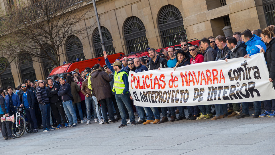 Los sindicatos de policías de Navarra se concentran en contra del anteproyecto de Ley de Policías (10). IÑIGO ALZUGARAY