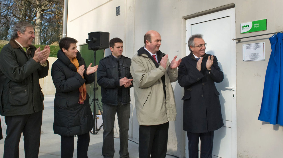 El expresidente de Navarra, Miguel Sanz, durante la visita a las instalaciones de Ulzama Biogas. GOBIERNO DE NAVARRA