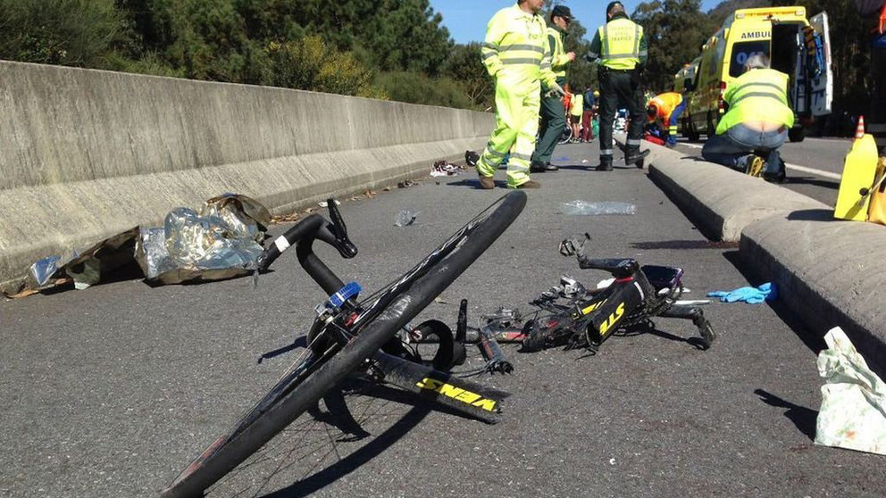 Imagen del atropello a un pelotón de ciclistas en Oliva, Valencia, hace tan sólo seis días; esta vez se ha repetido un suceso similar en Riudoms, Tarragona, con tres ciclistas heridos EFE
