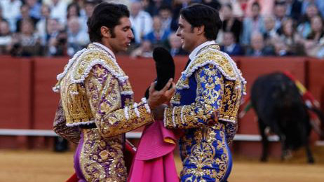 Los hermanos Fran y Cayetano Rivera, en La Maestranza de Sevilla durante la Feria de Abril.