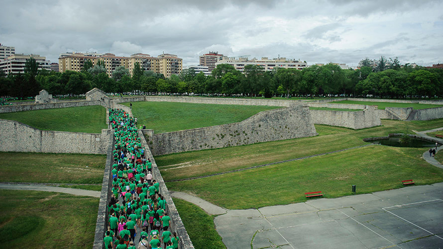 IV Marcha contra el Cáncer en Pamplona con miles de personas participando en la carrera solidaria. MIGUEL OSÉS (18)