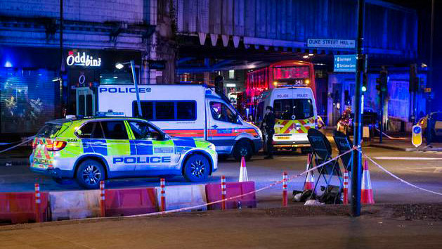 La policía británica acordona varias calles de Londres tras los ataques terroristas de la noche del sábado 3 de junio EFE