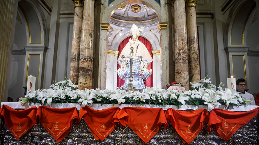 Sexta misa de la escalera en la capilla de San Fermín. MIGUEL OSÉS
