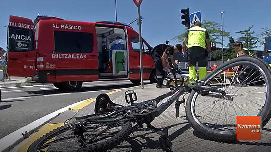 Asistencias sanitarias atienden a un ciclista atropellado en Pamplona