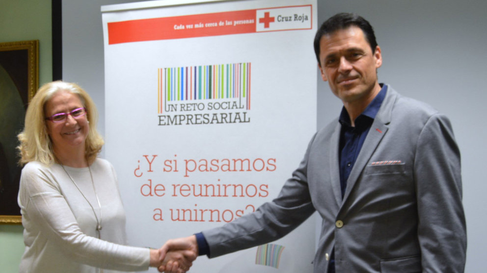 Firma de un convenio de colaboración entre AEDIPE Navarra y Cruz Roja a través del cual se quiere fomentar la búsqueda activa de empleo.