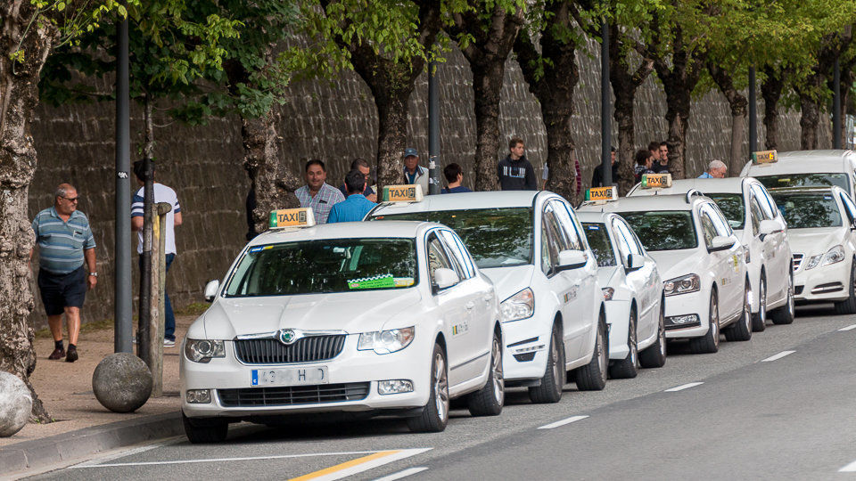 La Asociación Independiente de Taxistas Autopatronos de Navarra se adhiere a la convocatoria de huelga a nivel nacional contra las licencias VTC (24). IÑIGO ALZUGARAY