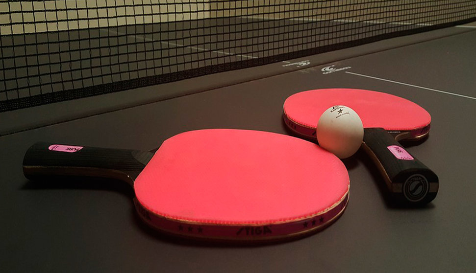 Imagen de archivo de raquetas de tenis de mesa