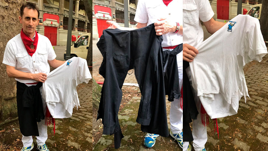 Óscar Erviti muestra cómo ha quedado su ropa tras ser alcanzado en el 4 encierro de Sanfermín